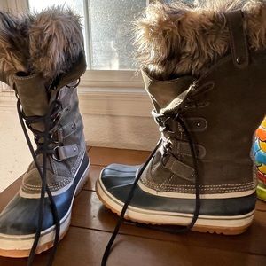 Sorel Snow Boots size 8